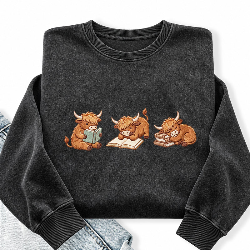 Embroidered Highland Cow Reading Washed Crewneck Sweatshirt